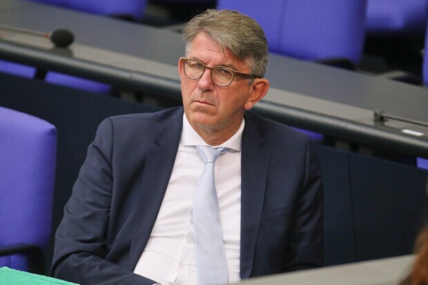 Kulturstaatsminister Weimer flüchtet sich in Kampf gegen Rechts