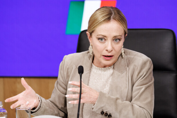 Melonis Balanceakt: Wirtschaft als Machtbeweis