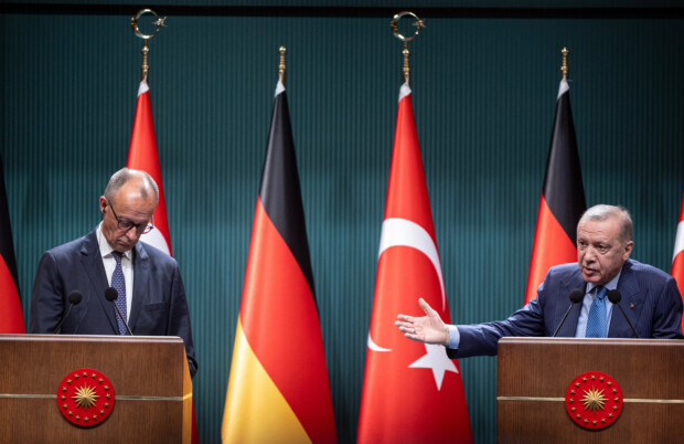 Merz in der Türkei: Nett sein aus „zwingenden Gründen“ oder Unterwerfung?