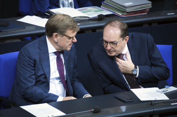 Die Hü-und-Hott-Union an der Regierung: Neuer Flieger mit Afghanen gestartet