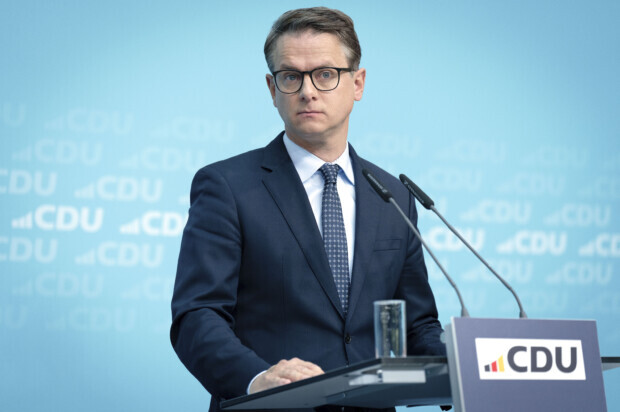 Nicht nur Kriminelle: CDU-Generalsekretär will mehr Syrer abschieben