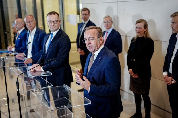 CDU, CSU und SPD täuschen eine Einigung vor – Armee-Lotterie nicht vom Tisch