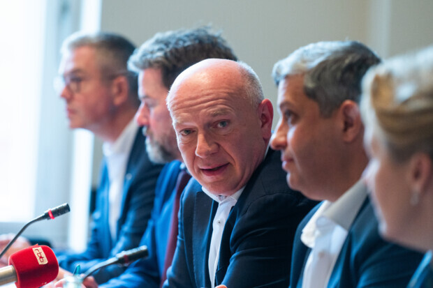 Berliner Senat unter Druck: Kritik an Millionenprogrammen ohne Kontrolle