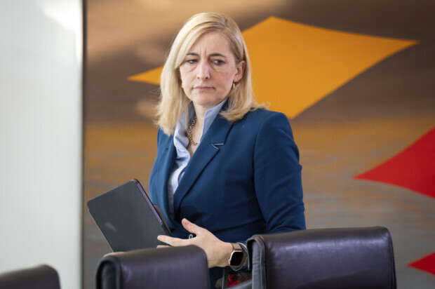 Warken lenkt von explodierenden Kosten ab und setzt auf gescheiterte Praxisgebühr