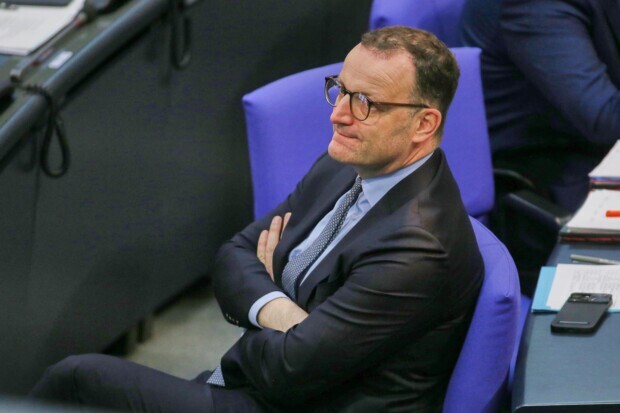 Nur 24 Stunden – Jens „Bauer“ Spahn muss in Echtzeit die Regierung retten