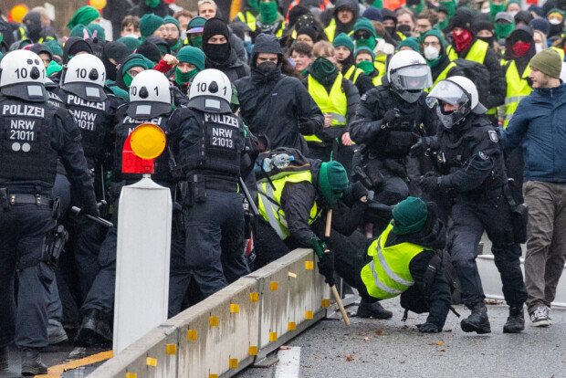 Wenn die Demokratie im Belagerungszustand der Antidemokraten zu versinken droht