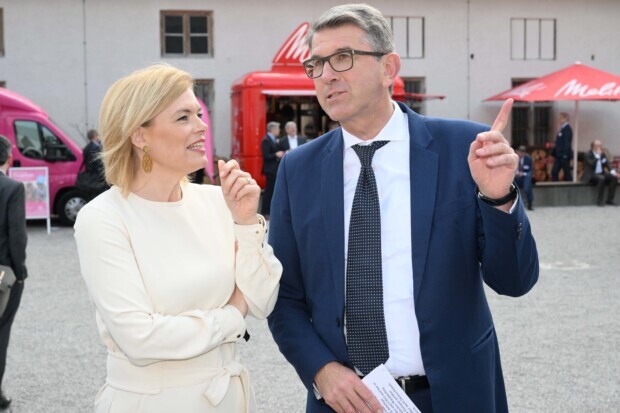 Klöckner distanziert sich: Ihr Amt soll ohne ihr Wissen für Weimers Erhard-Gipfel benutzt worden sein
