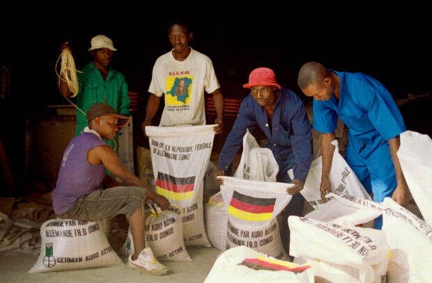 Inwieweit wird Hunger in Afrika durch Entwicklungshilfe verursacht oder begünstigt?