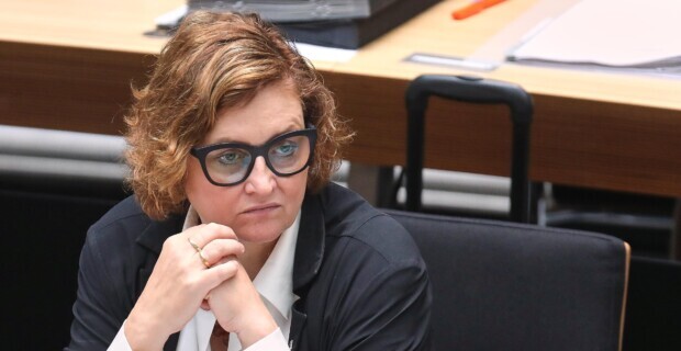 Berlin fördert Anleitung zur Begehung von Straftaten