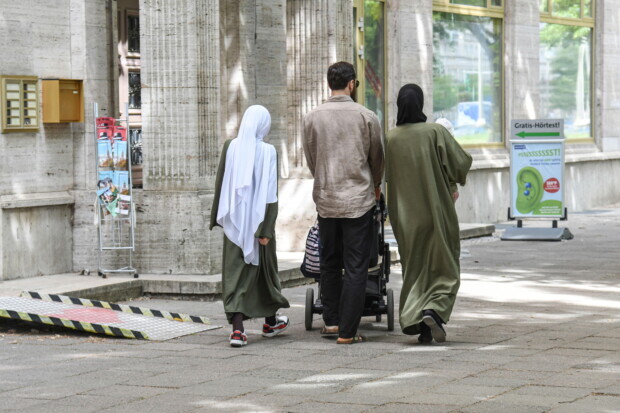 Syrer schmuggeln Syrer ein: Wie deutsche Behörden beim Schleusen helfen