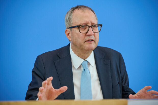 Voßkuhles Vorstoß zur Klarnamenpflicht im Netz – Vom Hüter der Verfassung zum Meinungsmacher?