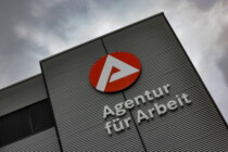 KI und Rüstung im Mittelpunkt – Anstieg der Arbeitslosigkeit in Deutschland als Folge der Stagnation