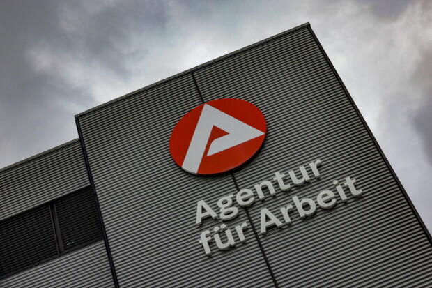 KI und Rüstung im Mittelpunkt – Anstieg der Arbeitslosigkeit in Deutschland als Folge der Stagnation