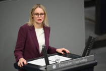 Antirassismusbeauftragte (SPD) verteilt 21,8 Millionen Euro an NGOs