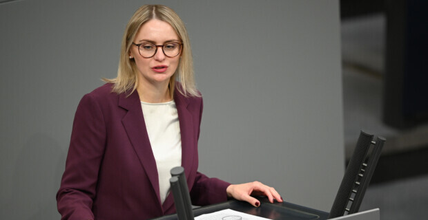 Antirassismusbeauftragte (SPD) verteilt 21,8 Millionen Euro an NGOs