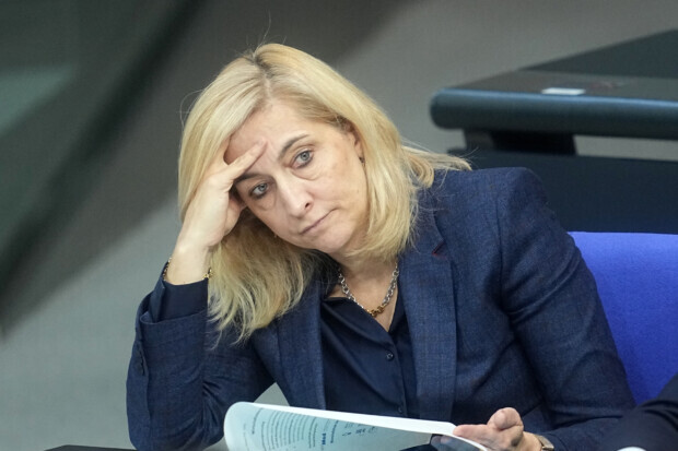 Gesundheit in Deutschland: Die Decke ist zu kurz