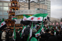 Tausende Syrer feiern mit Allahu-Akbar-Rufen in Deutschland den Sturz Assads