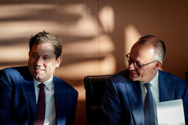 Merz und Klingbeil: Warum Schulden und Waffen keine Wirtschaft retten