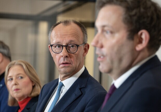 Mit zunehmendem Akzeptanzverlust radikalisieren sich die Brandmauerparteien