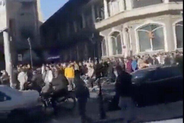 Iran: Bei den Mullahs brennt die Hütte