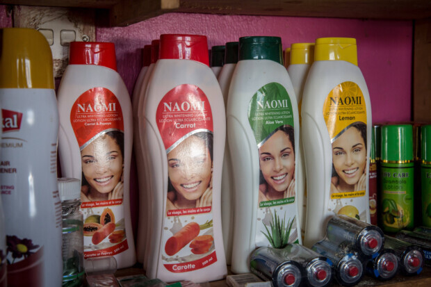 Zwischen Whitening-Cremes und Waxprints: Afrikas Eliten und der Blick nach Weiß