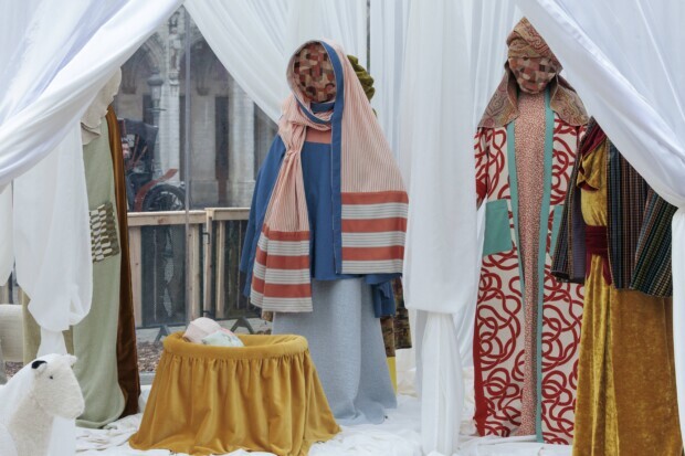 Maria, Josef und Jesus ohne Gesicht – Brüssels inklusive Weihnachtskrippe