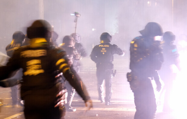 Die Silvesterkluft: Berlin und Brüssel im Polizeinotstand, Prag und Budapest unbeschwert