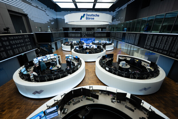DAX auf Rekordhoch, deutsche Wirtschaft auf Talfahrt – wie passt das zusammen?