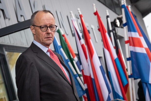 Friedrich Merz nimmt ein Versprechen in Sachen Windkraft ab