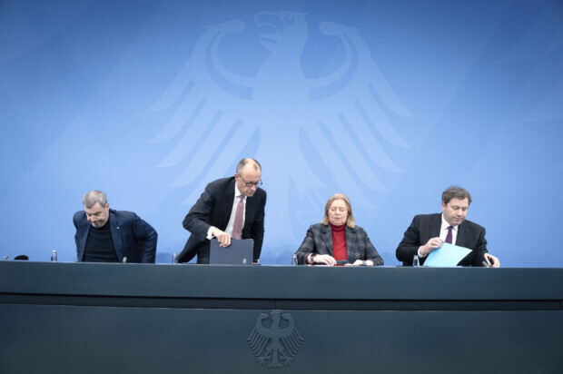 Koalition legitimiert neue Schritte gegen kritische Medien