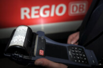 Schwarzfahrer attackiert Mitarbeiter der Deutschen Bahn: Zugbegleiter gestorben