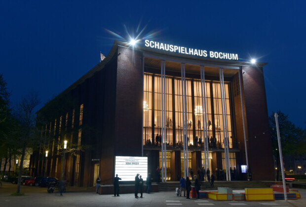 Gutmenschen greifen Schauspieler auf Bühne des Bochumer Theaters an
