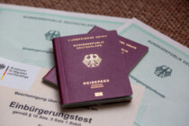 Einbürgerung per Stellvertreter: Polizei deckt Betrug mit Deutschtests in Nürnberg auf