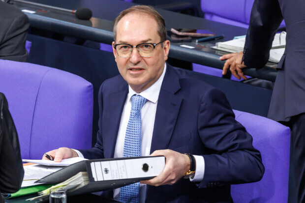 Innenministerium: Dobrindt weist Gesetzesverschärfung gegen illegale Abgänge weit von sich