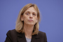 Karin Prien fordert Internetverbot für Kleinkinder