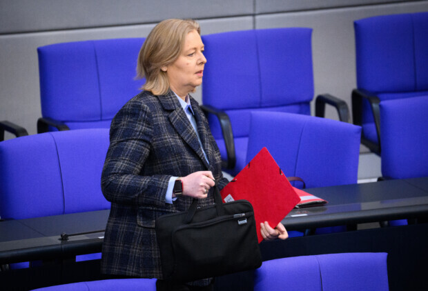 CDU, CSU und SPD binden öffentliche Aufträge an den Abschluss von Tarifverträgen