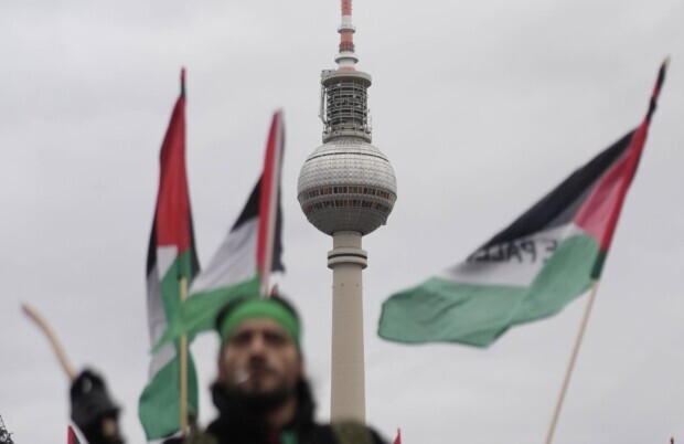 Berlin: Zunehmender Antisemitismus, Staatsgeld für radikales Gemeindezentrum und „neue Deutsche“