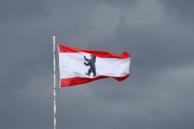 Wie Berlin das Steuergeld anderer Bundesländer verbrennt