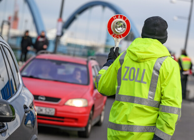 Auf Pendlerjagd mit dem Zoll: Auf einmal sind Grenzkontrollen möglich