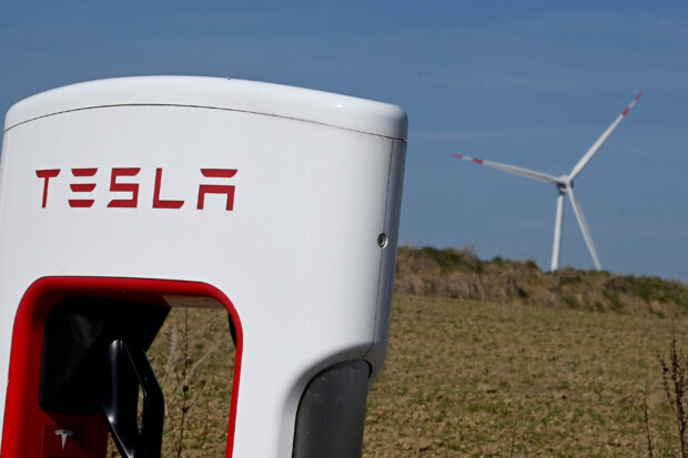 Hightech-Chips von Tesla, Mega-Windräder für Dresden