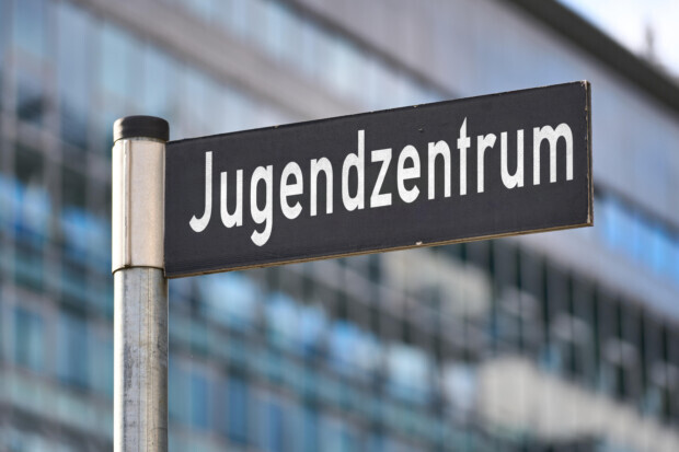 Schon wieder in einem Jugendzentrum: Migranten sollen Mädchen vergewaltigt haben