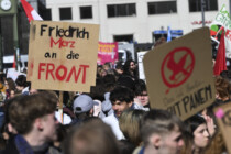 Jugendprotest verstört das offizielle Berlin – statt wegen Klima diesmal gegen Wehrpflicht