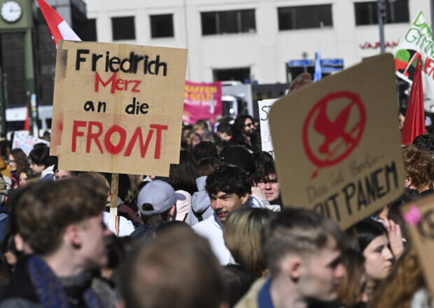 Jugendprotest verstört das offizielle Berlin – statt wegen Klima diesmal gegen Wehrpflicht