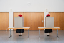 Erste Hochrechnung: Grüne 32 Prozent · CDU  29 · AfD 17,5 · SPD ·5,5  Die Linke 4,5 · FDP 4,5