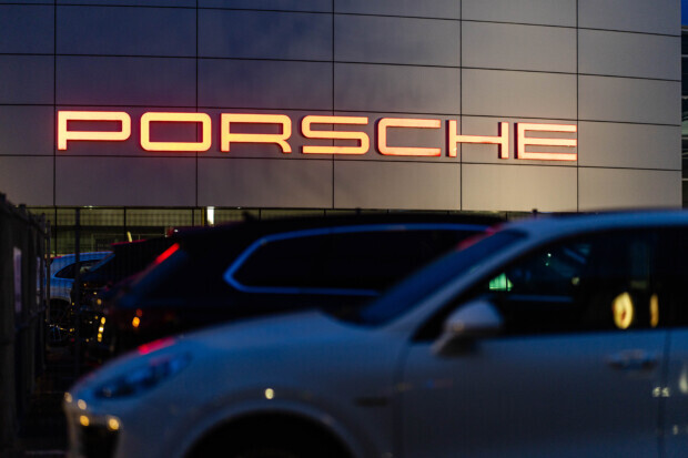 Porsche meldet Gewinneinbruch um 91,4 Prozent – hohe Kosten durch Rückkehr zum Verbrenner