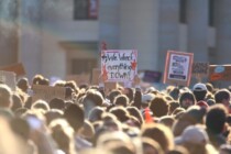 „Frau sein allein genügt nicht“ (Alice Schwarzer) – sie muss auch die richtige Gesinnung haben