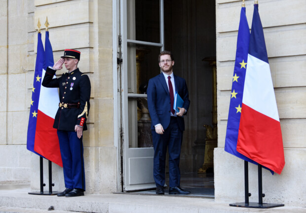 Frankreich reduziert Haushaltsdefizit: Wirtschaft und Steuerzahler werden zur Ader gelassen