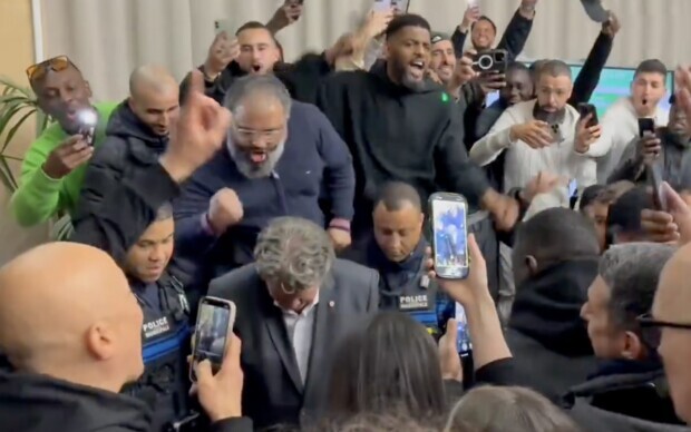 Zeitenwende in der Banlieue: Das „neue Frankreich“ kommt mit Drohen und Stechen