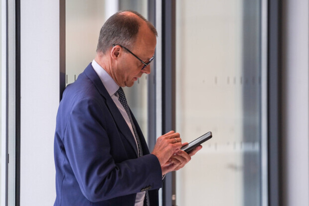 Nur ein Viertel von Merz‘ Altersgenossen nutzt soziale Netzwerke