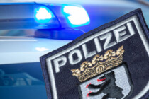 Hausdurchsuchungen wegen Lächerlichkeiten, aber Männer nach Schüssen auf Polizisten wieder frei